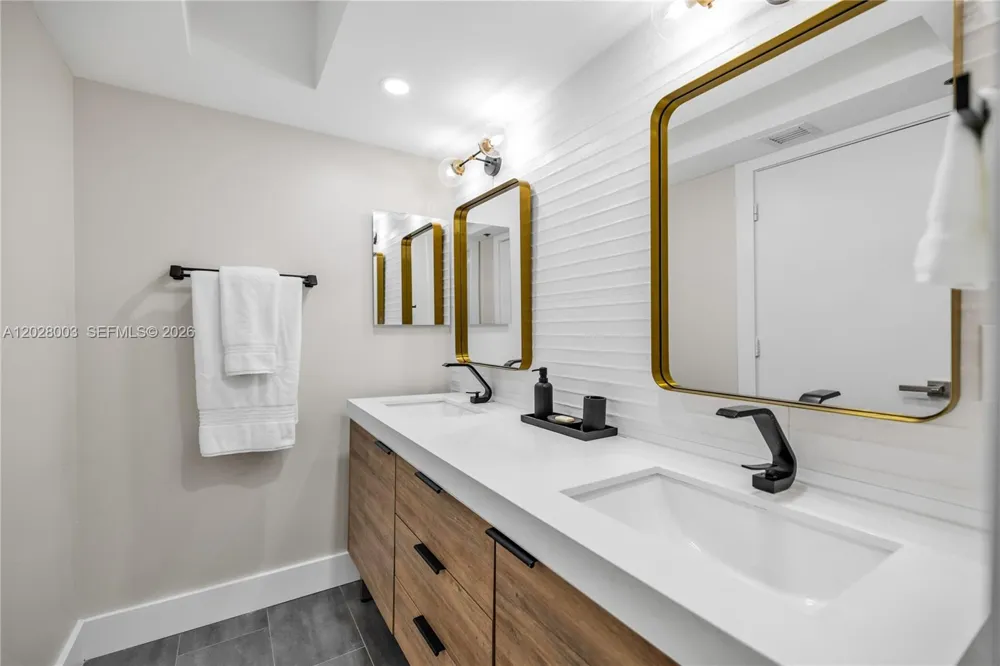 6917 Collins Ave #1404 Miami Beach, FL 33141