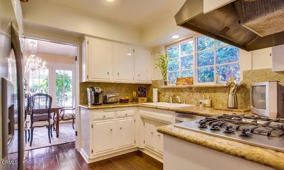 4536 Collett Avenue Los Angeles, CA 91436