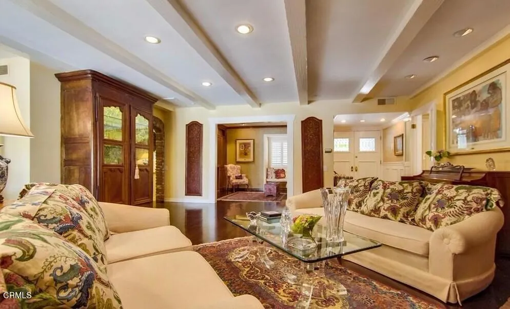 4536 Collett Avenue Los Angeles, CA 91436
