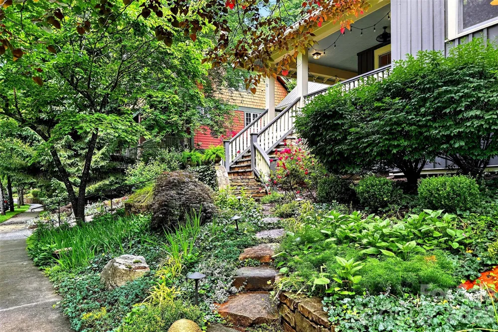 52 Cheshire Drive Black Mountain, NC 28711