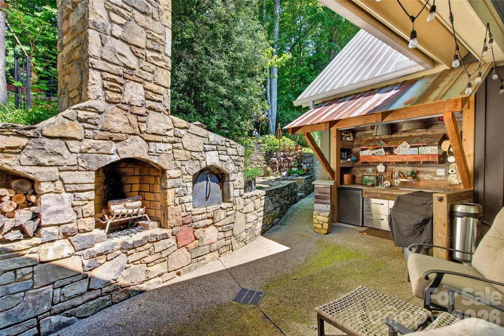 52 Cheshire Drive Black Mountain, NC 28711