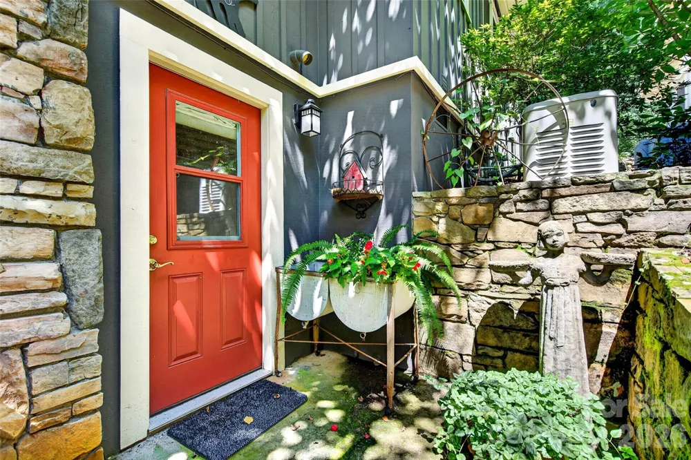 52 Cheshire Drive Black Mountain, NC 28711