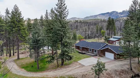 469600 Amesbury Drive