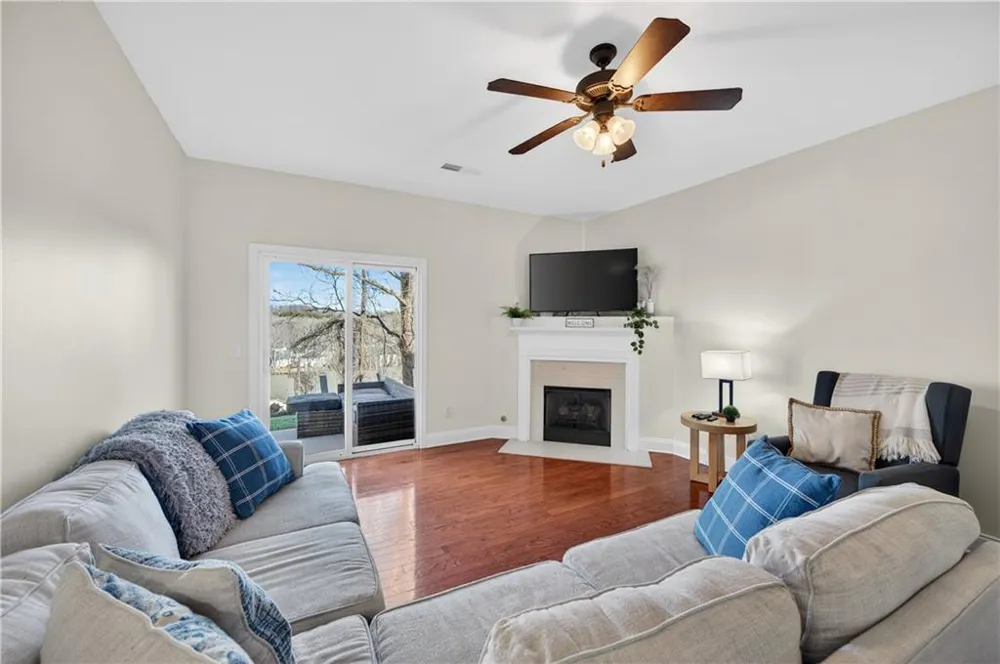 172 Riley Circle Dawsonville, GA 30534