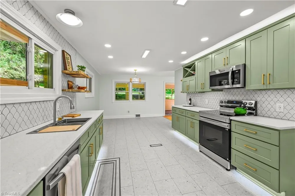 3245 Springside Drive Clemmons, NC 27012