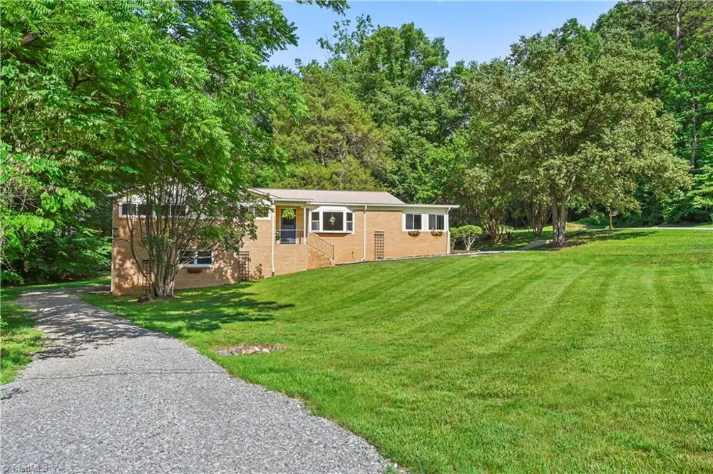3245 Springside Drive Clemmons, NC 27012