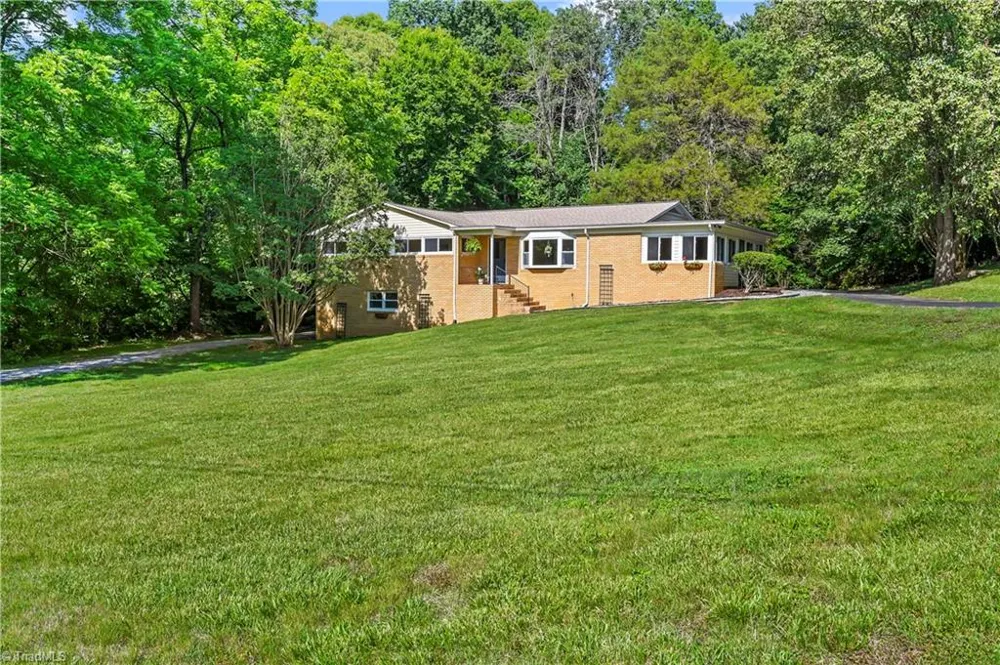 3245 Springside Drive Clemmons, NC 27012