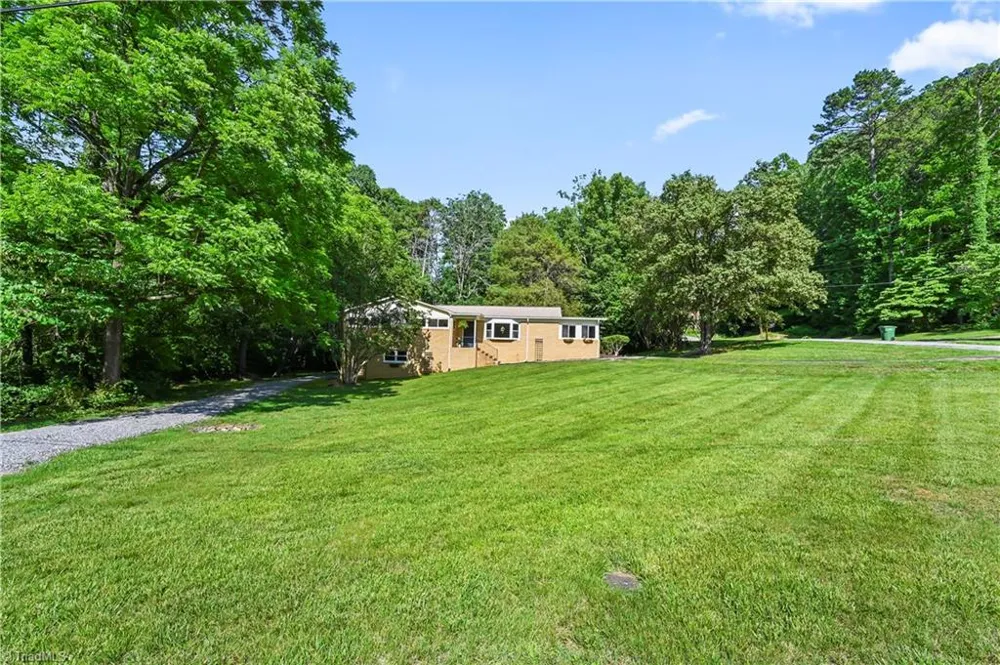 3245 Springside Drive Clemmons, NC 27012