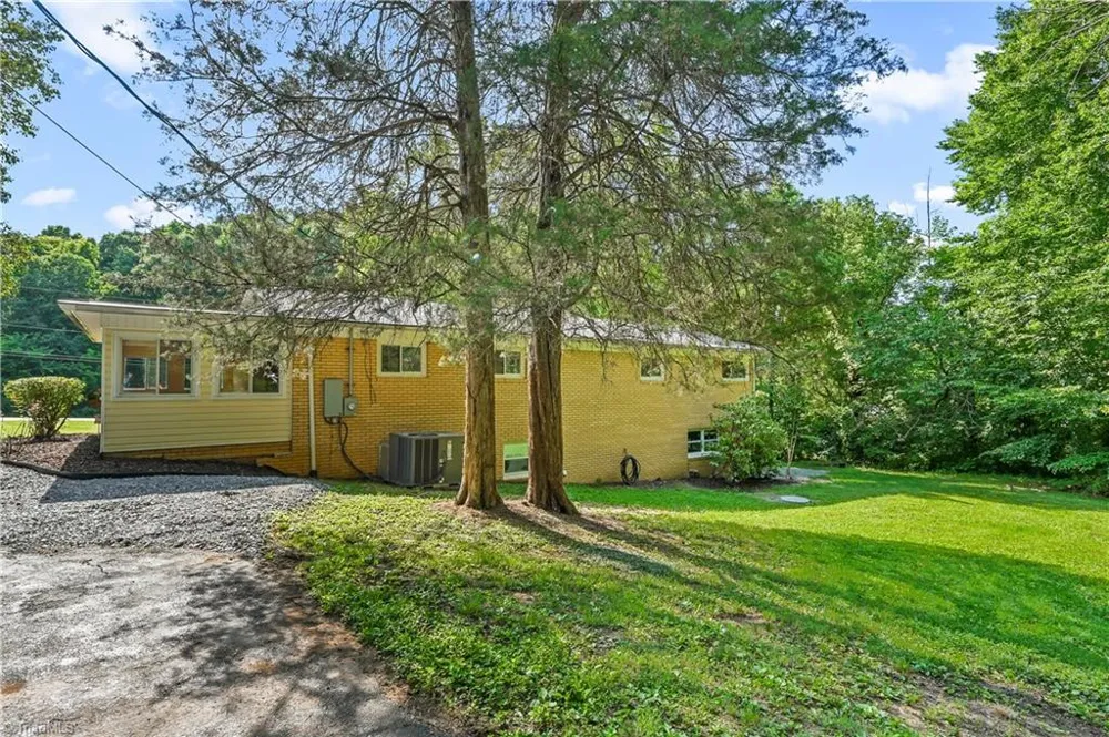 3245 Springside Drive Clemmons, NC 27012