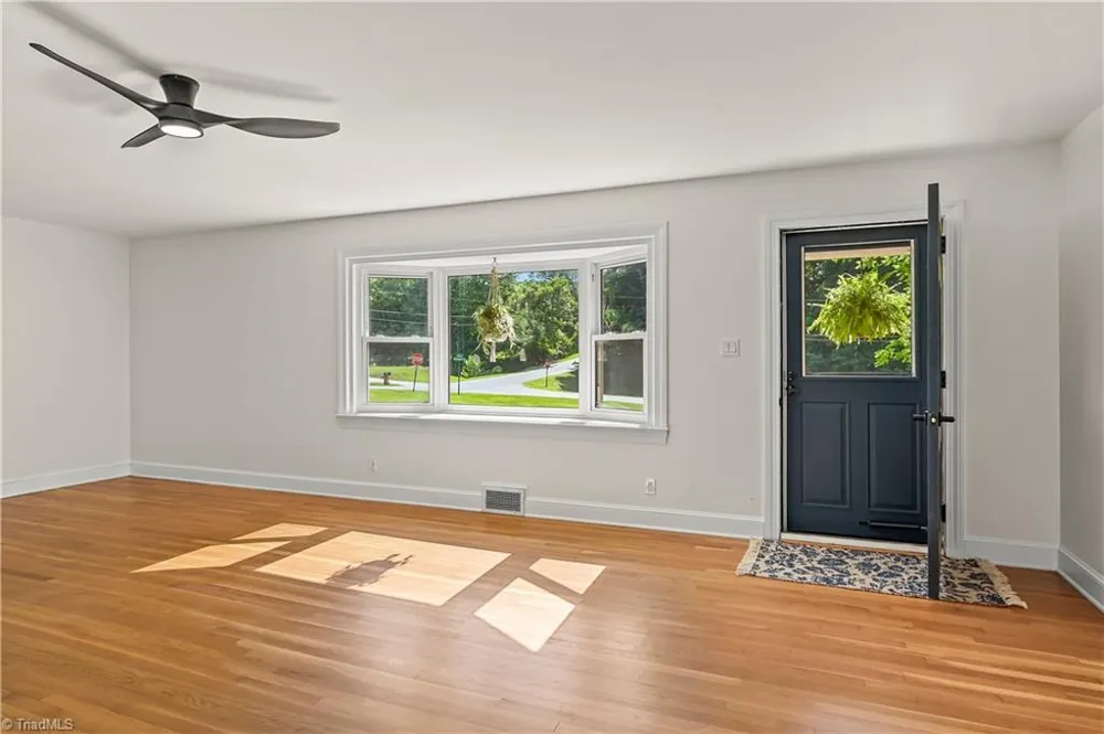 3245 Springside Drive Clemmons, NC 27012