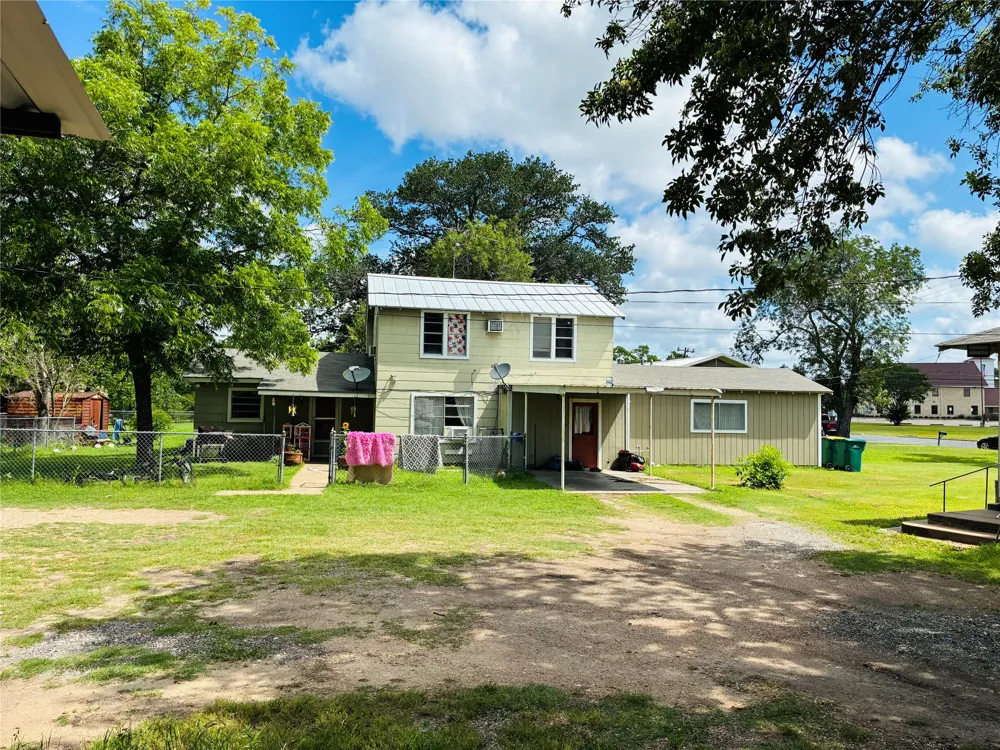 927 N Franklin St. La Grange, TX 78945