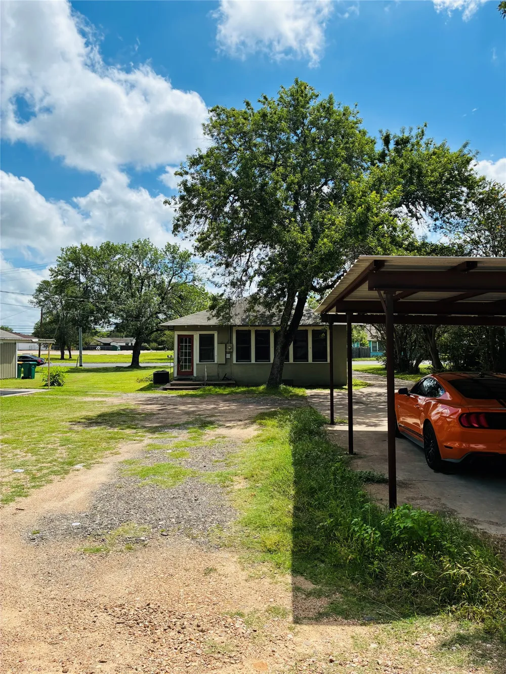 927 N Franklin St. La Grange, TX 78945