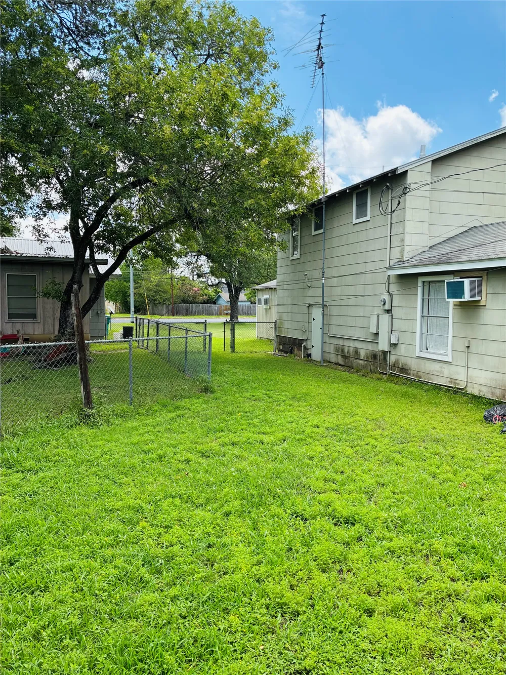 927 N Franklin St. La Grange, TX 78945