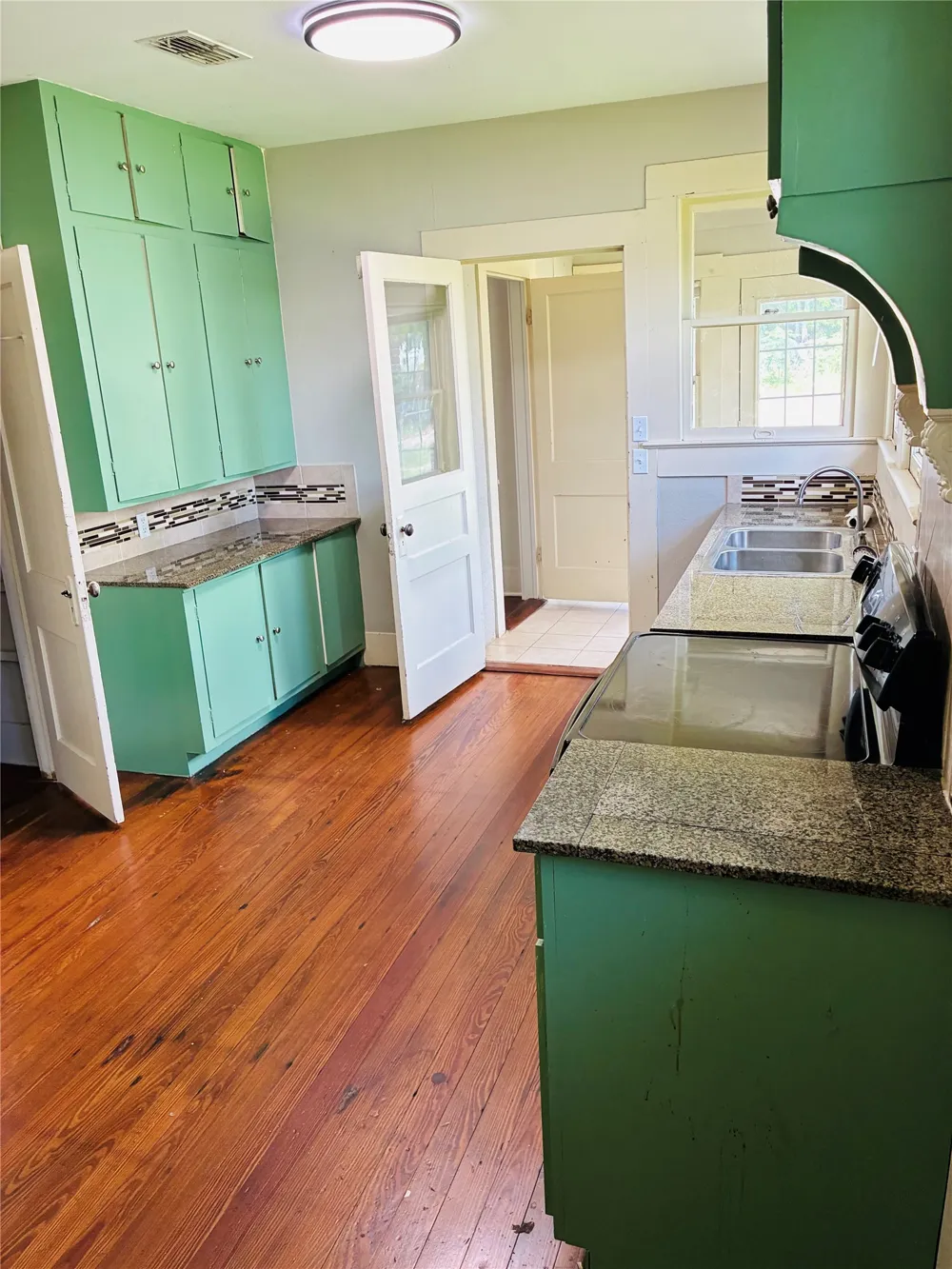 927 N Franklin St. La Grange, TX 78945