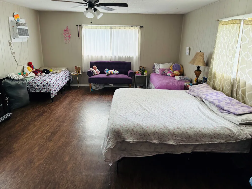 927 N Franklin St. La Grange, TX 78945
