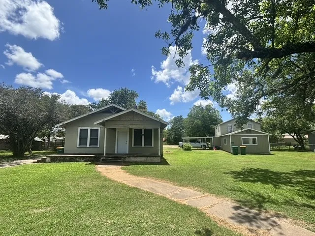 927 N Franklin St. La Grange, TX 78945