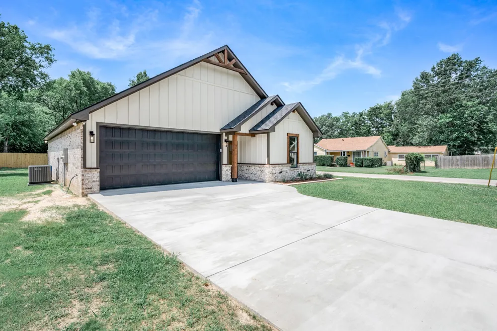 213 Turman Street Mineola, TX 75773