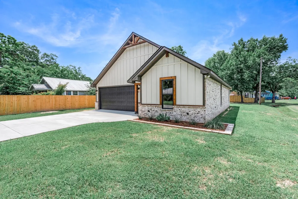 213 Turman Street Mineola, TX 75773