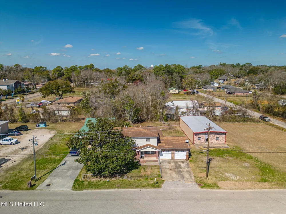 3222 Toncrey Road D'Iberville, MS 39540