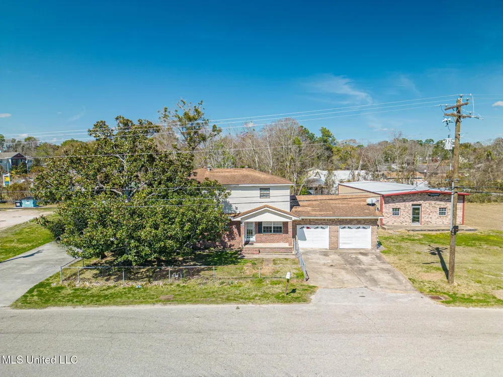3222 Toncrey Road D'Iberville, MS 39540
