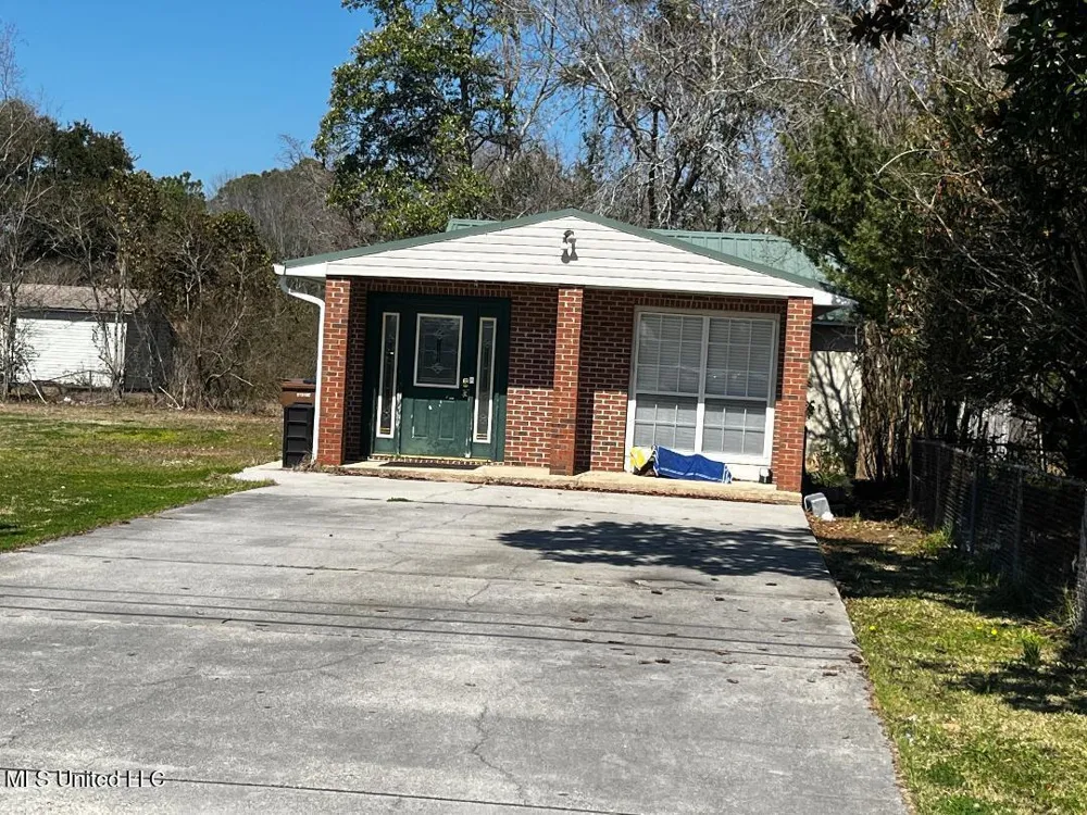 3222 Toncrey Road D'Iberville, MS 39540