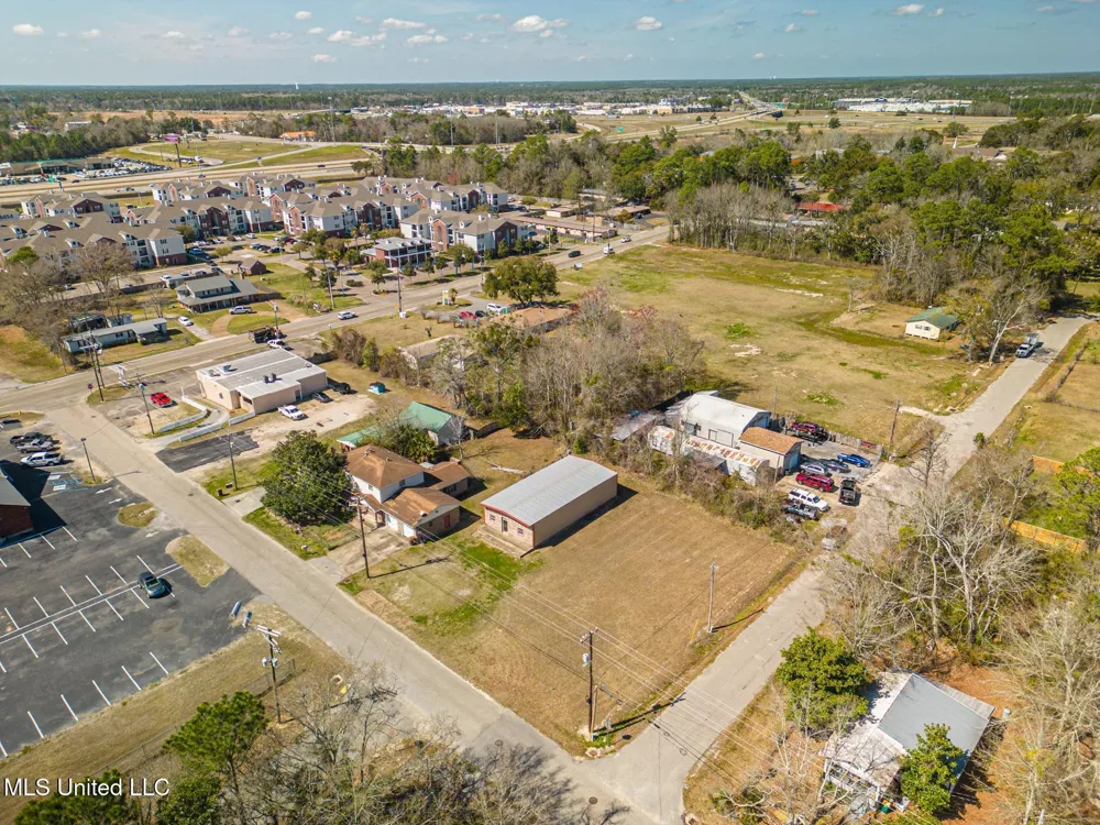 3222 Toncrey Road D'Iberville, MS 39540