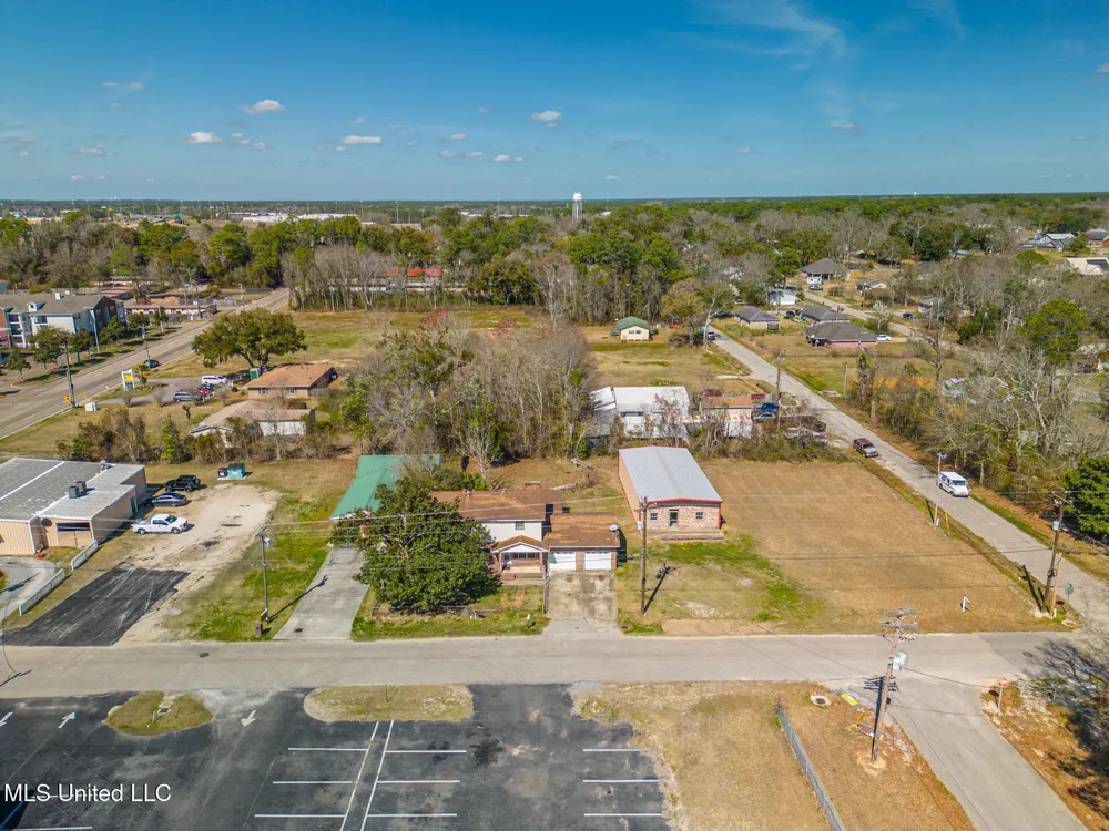 3222 Toncrey Road D'Iberville, MS 39540