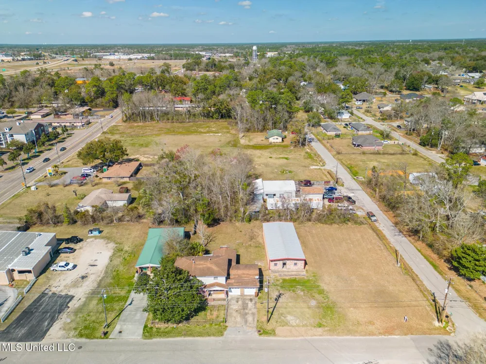 3222 Toncrey Road D'Iberville, MS 39540
