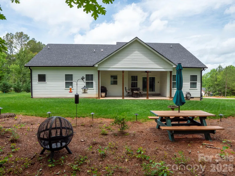 7051 Sparrow Lane Vale, NC 28168
