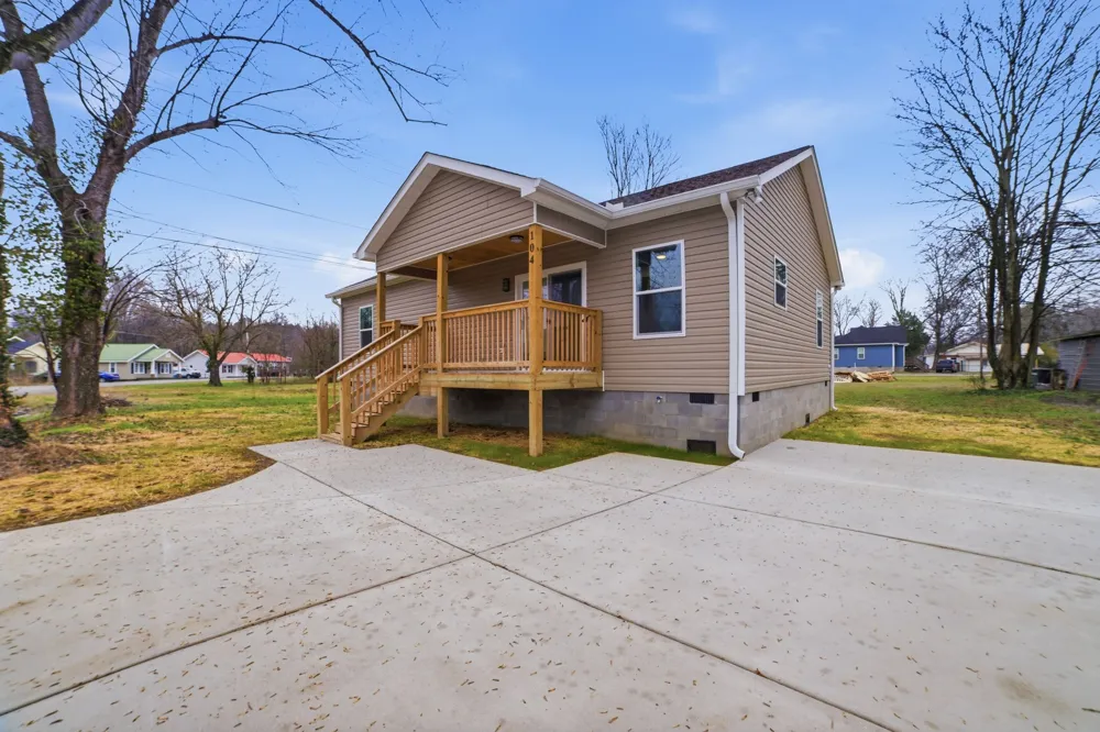 104 Fairground Dr Waverly, TN 37185
