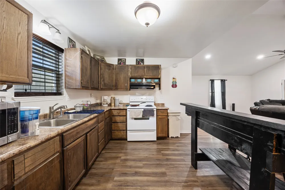 136 Private Road 7708 Emory, TX 75440