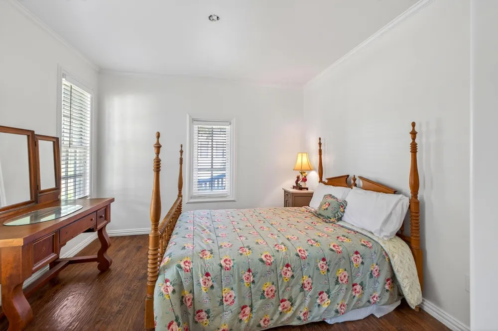 112 E Market Street Fayetteville, TX 78940