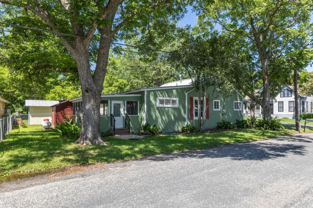 112 E Market Street Fayetteville, TX 78940