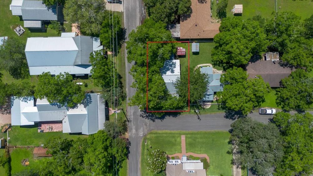 112 E Market Street Fayetteville, TX 78940
