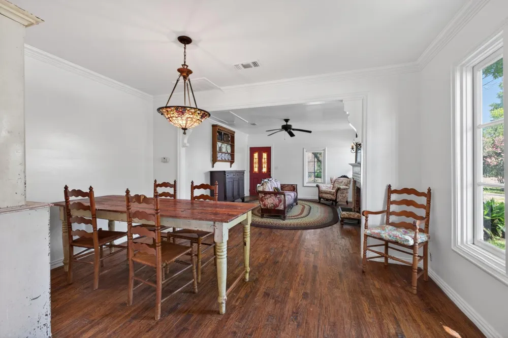 112 E Market Street Fayetteville, TX 78940