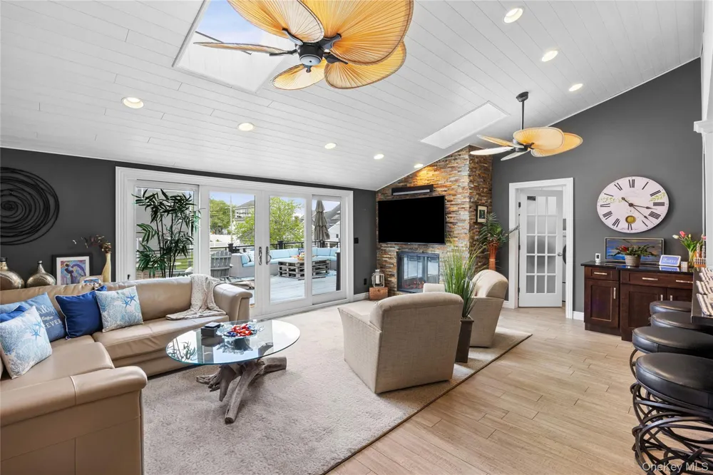 650 S 9th Street Lindenhurst, NY 11757