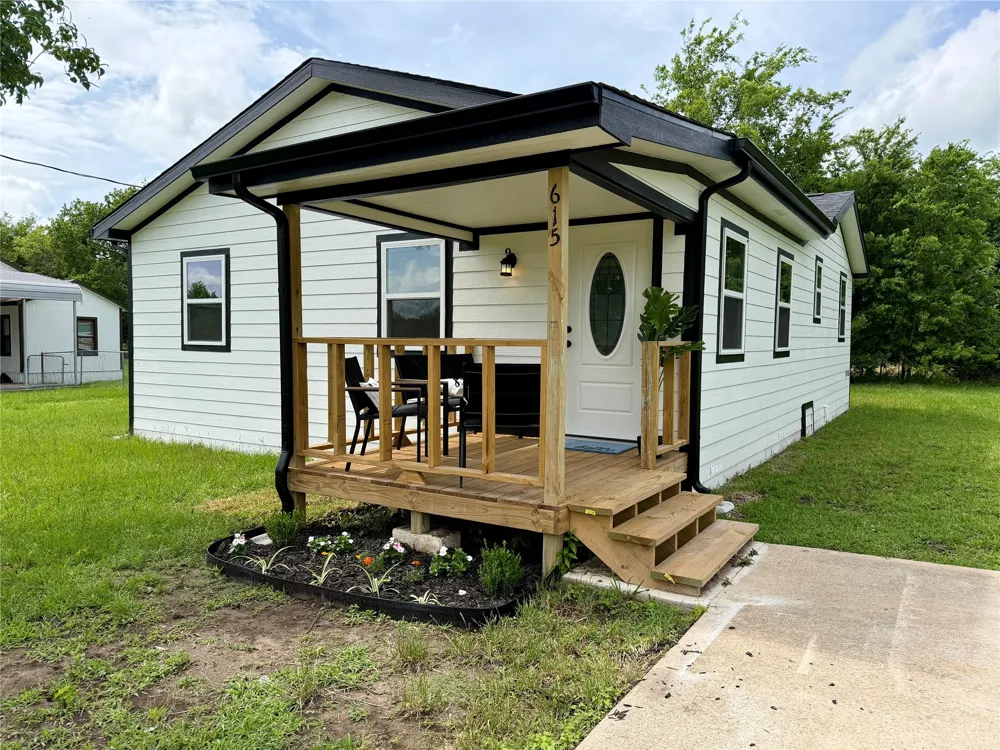 615 Smith Circle Point, TX 75472