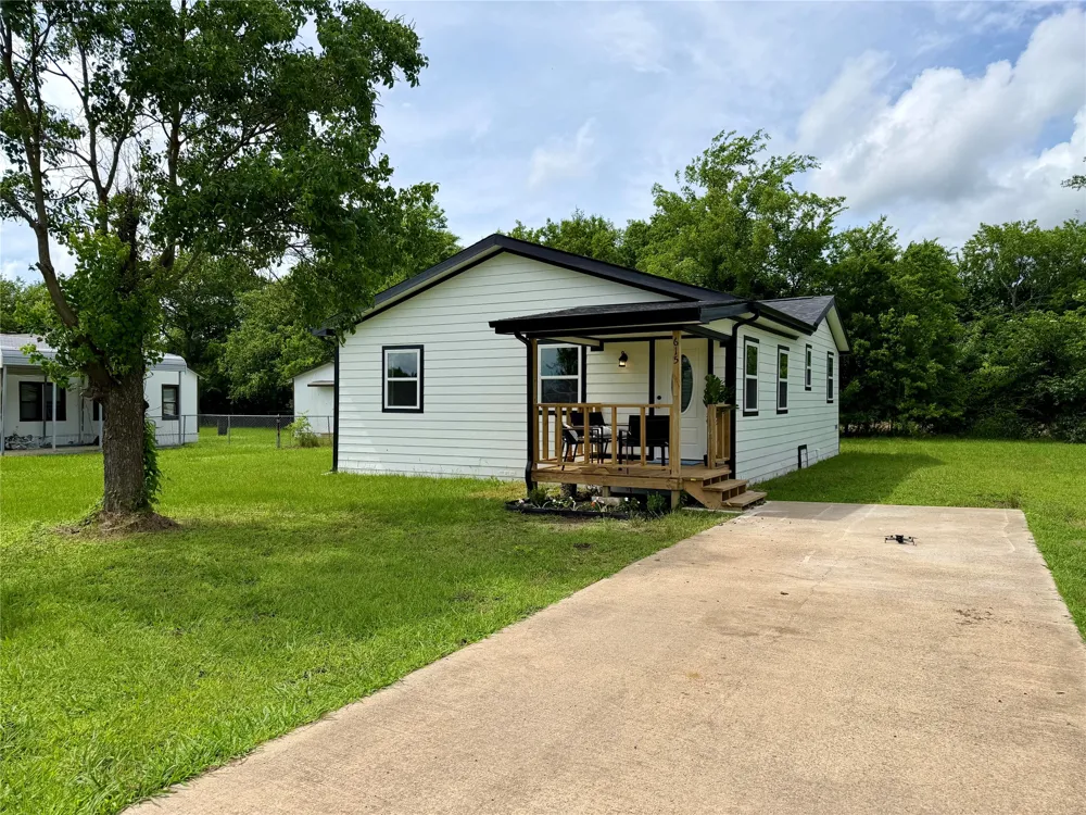 615 Smith Circle Point, TX 75472