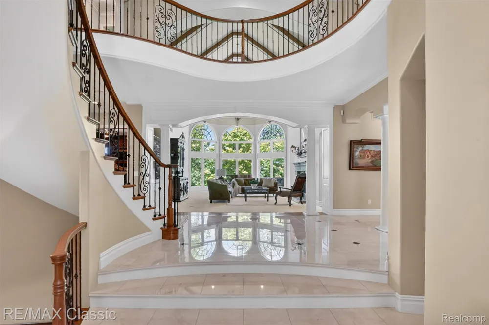 2360 Private Drive Lake Angelus City, MI 48329