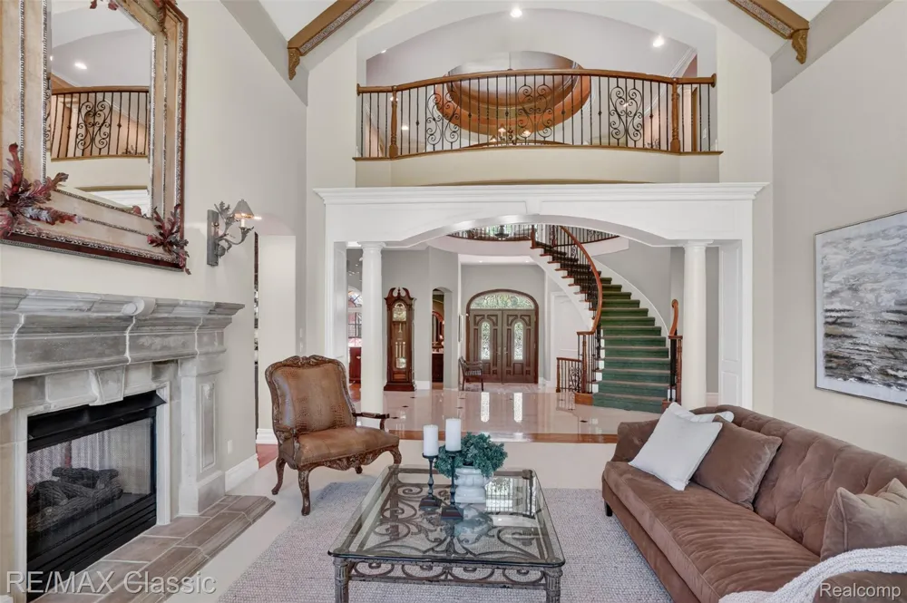 2360 Private Drive Lake Angelus City, MI 48329