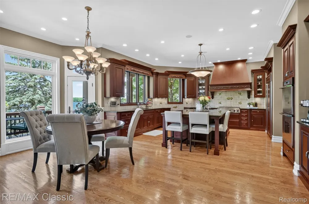 2360 Private Drive Lake Angelus City, MI 48329