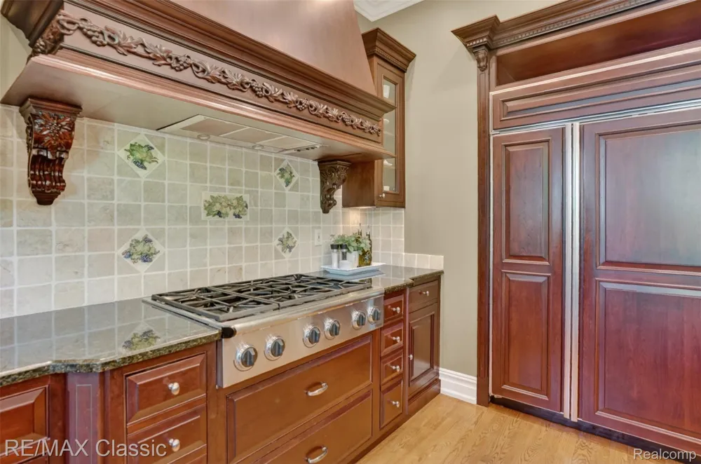 2360 Private Drive Lake Angelus City, MI 48329