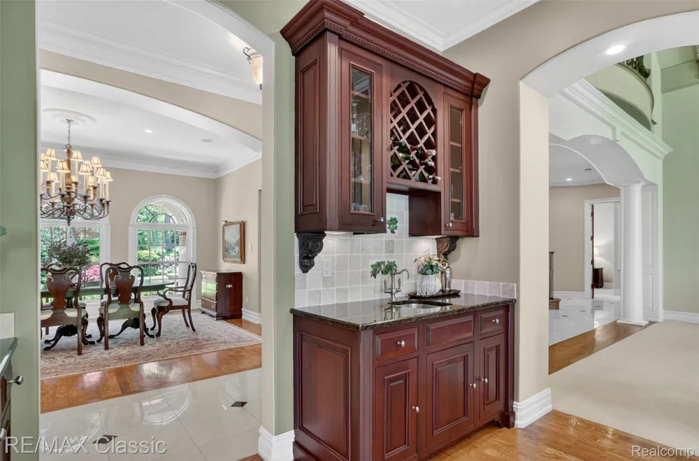 2360 Private Drive Lake Angelus City, MI 48329