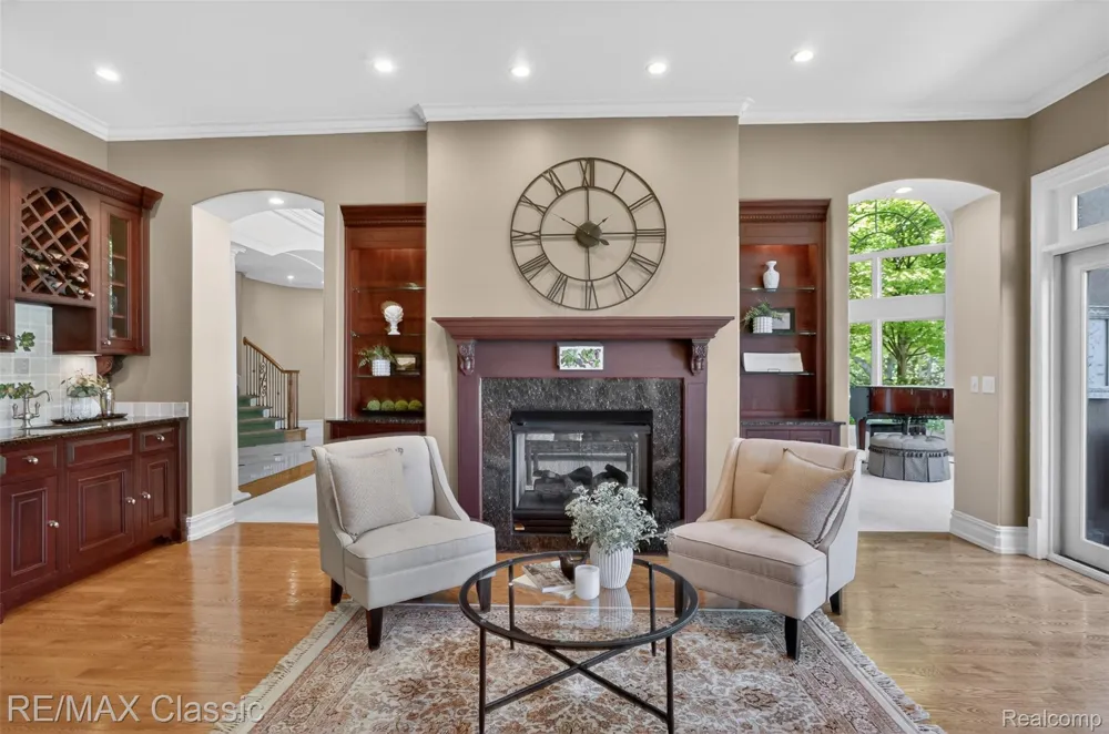 2360 Private Drive Lake Angelus City, MI 48329