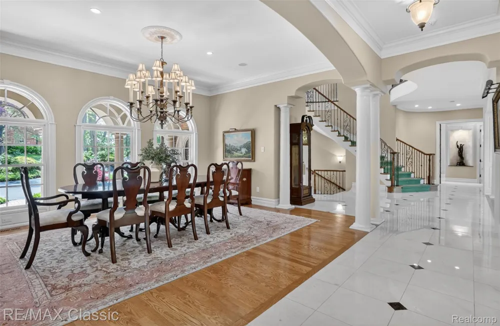 2360 Private Drive Lake Angelus City, MI 48329