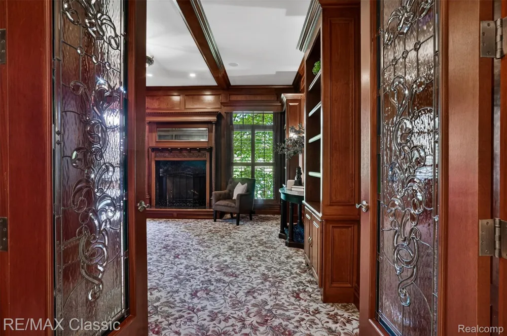 2360 Private Drive Lake Angelus City, MI 48329