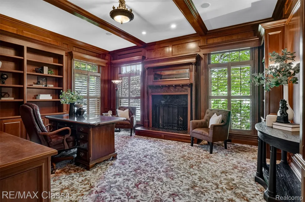 2360 Private Drive Lake Angelus City, MI 48329