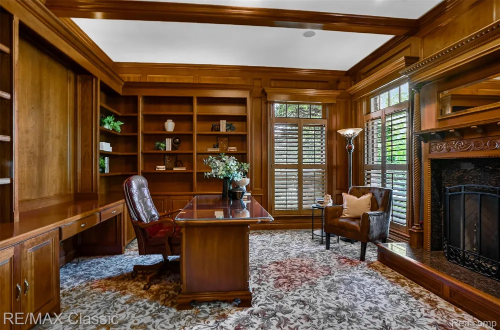2360 Private Drive Lake Angelus City, MI 48329