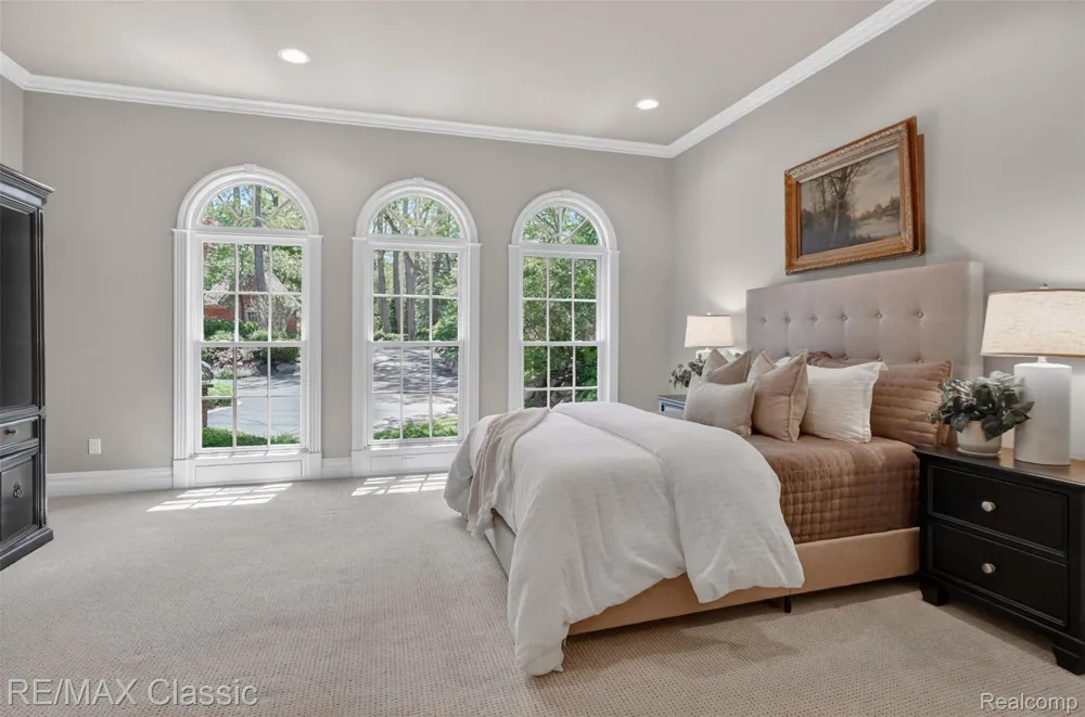 2360 Private Drive Lake Angelus City, MI 48329
