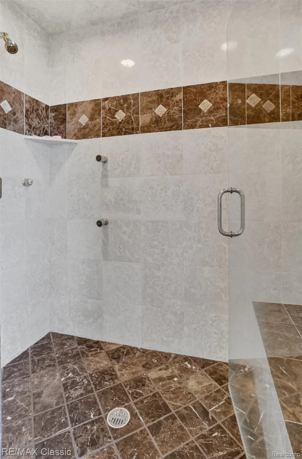 2360 Private Drive Lake Angelus City, MI 48329